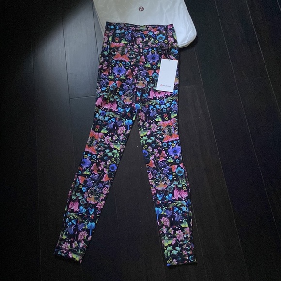 LULULEMON SWIFT SPEED HR LEGGINGS 28” in FLOWERSCOPE BLACK SZ 2 NWT - Picture 2 of 6